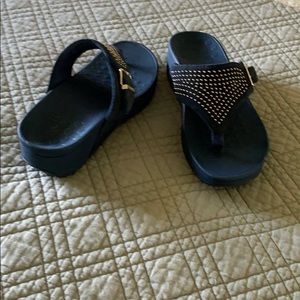 Vionic sandals navy with gold